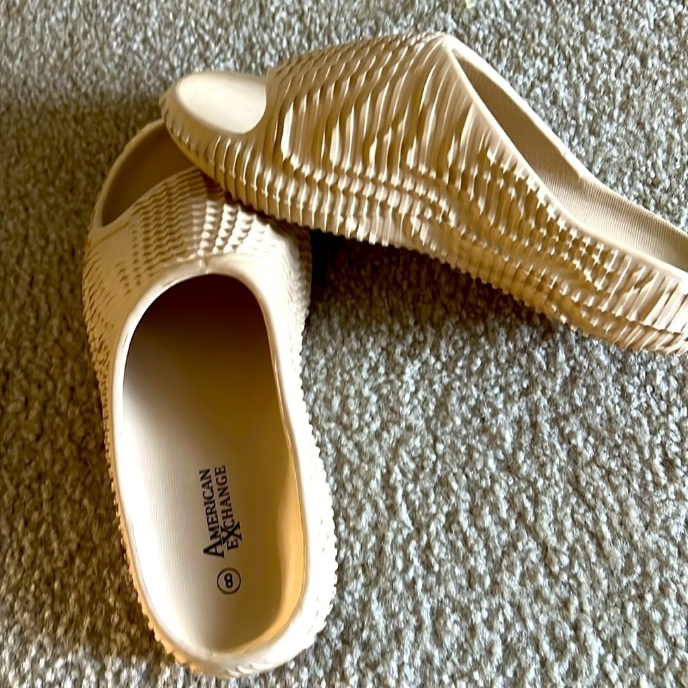 NEW: American Exchange Women tan rubber comfort slide. Size 8